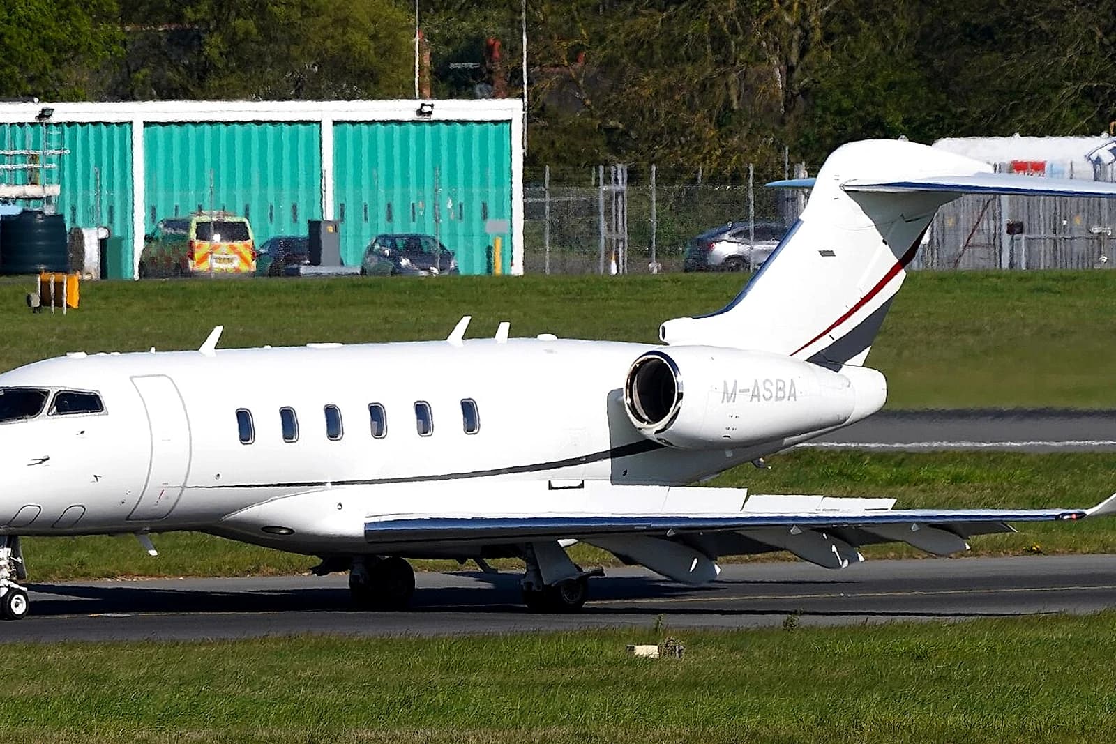 Bombardier Challenger 3500 exterior