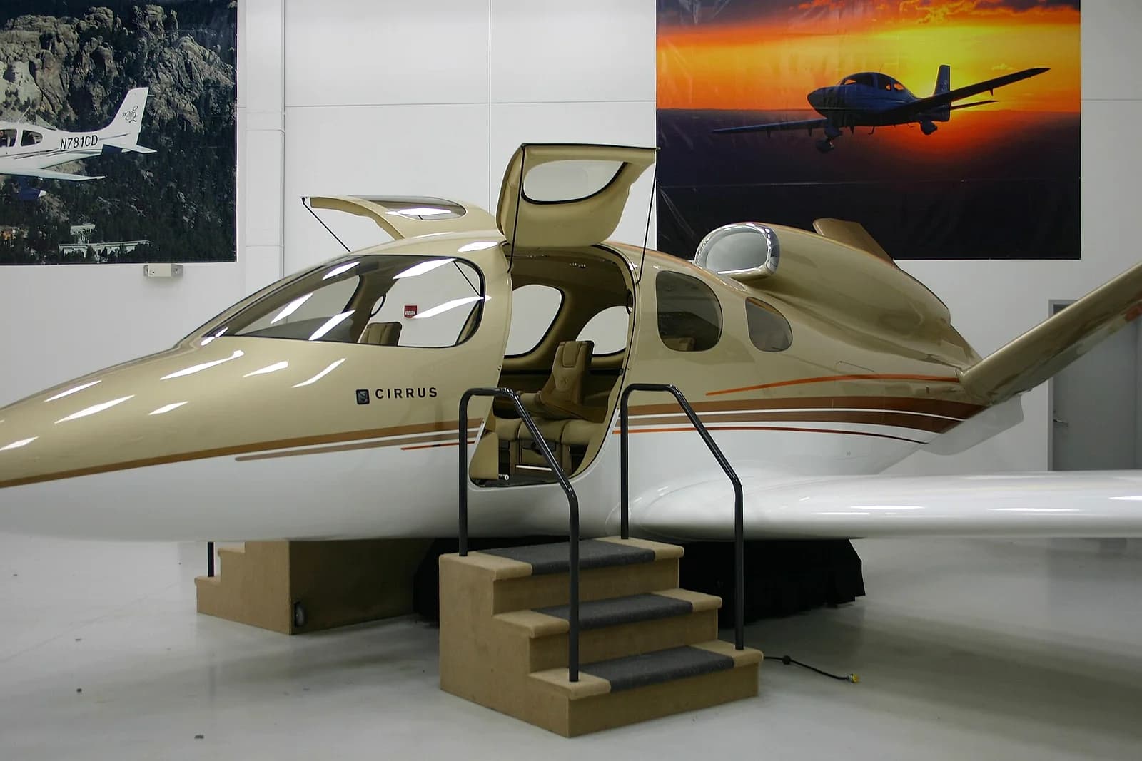 Cirrus Vision Jet SF50 exterior