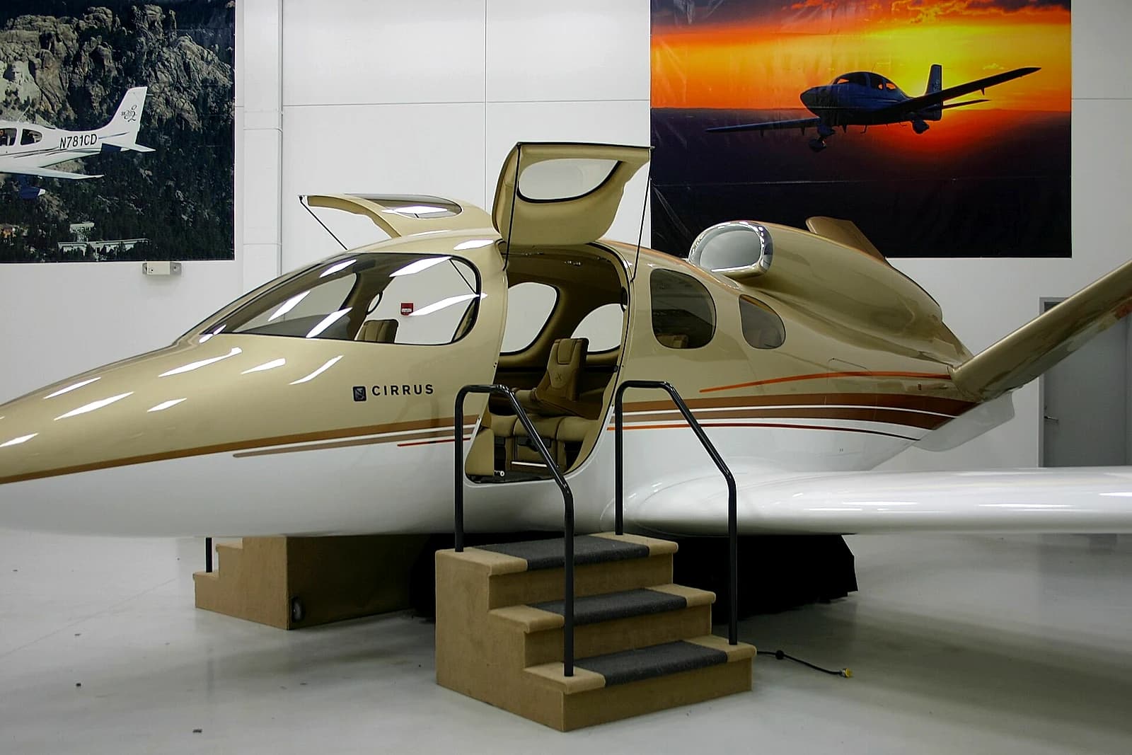 Cirrus Vision Jet SF50 exterior