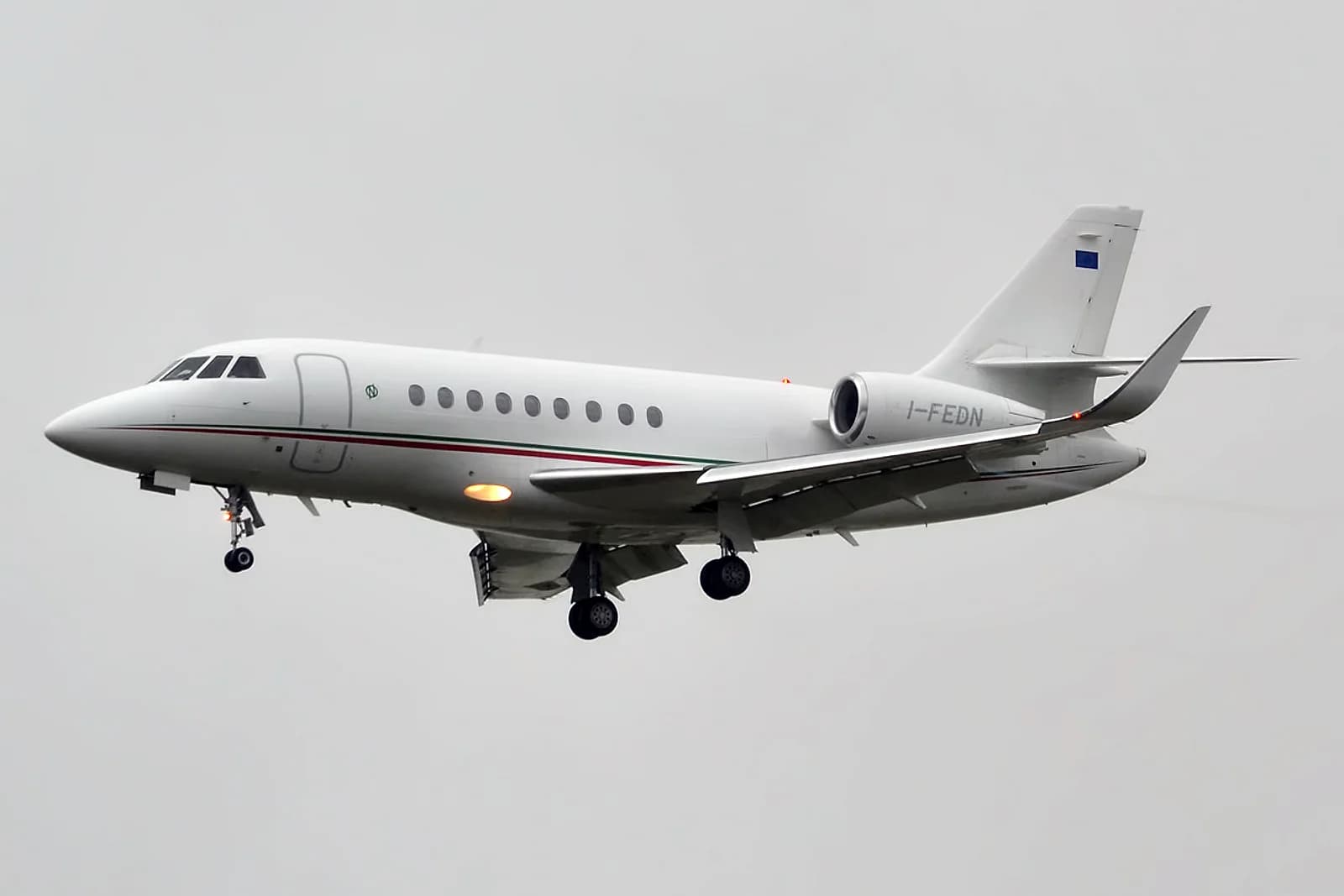 Dassault Falcon 2000LX exterior