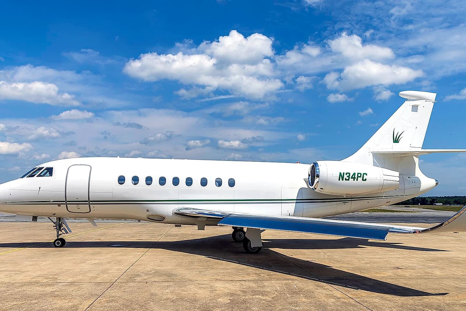 Dassault Falcon 2000LX exterior