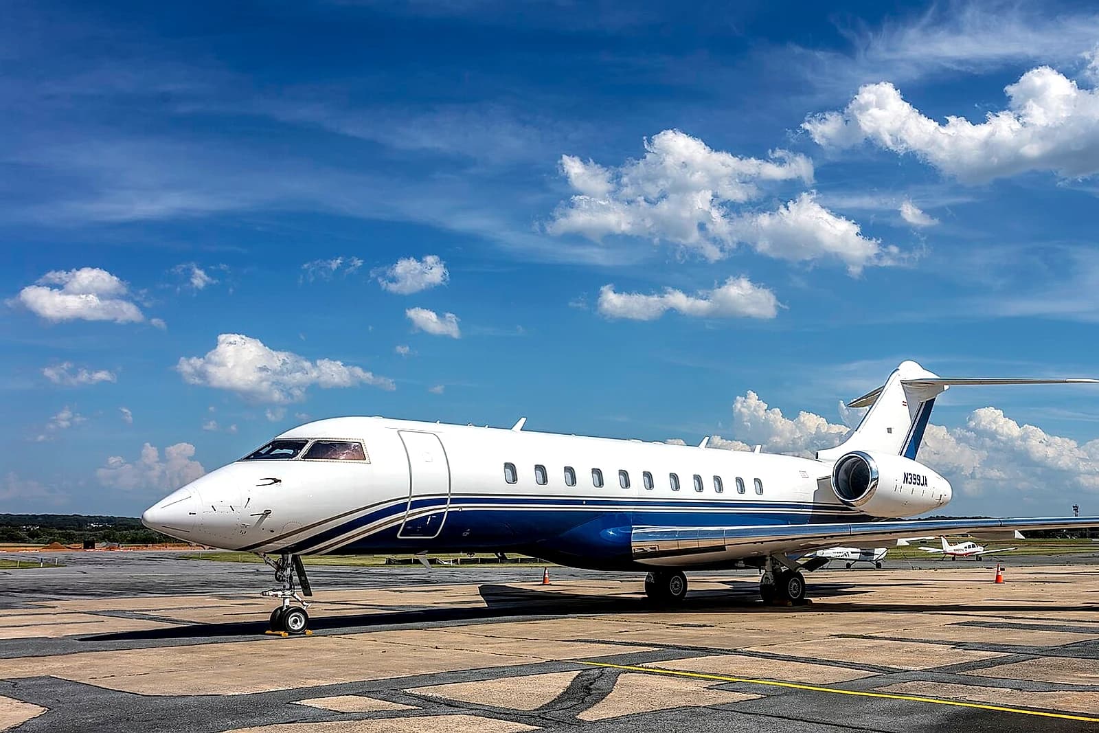 Bombardier Global 5000 exterior