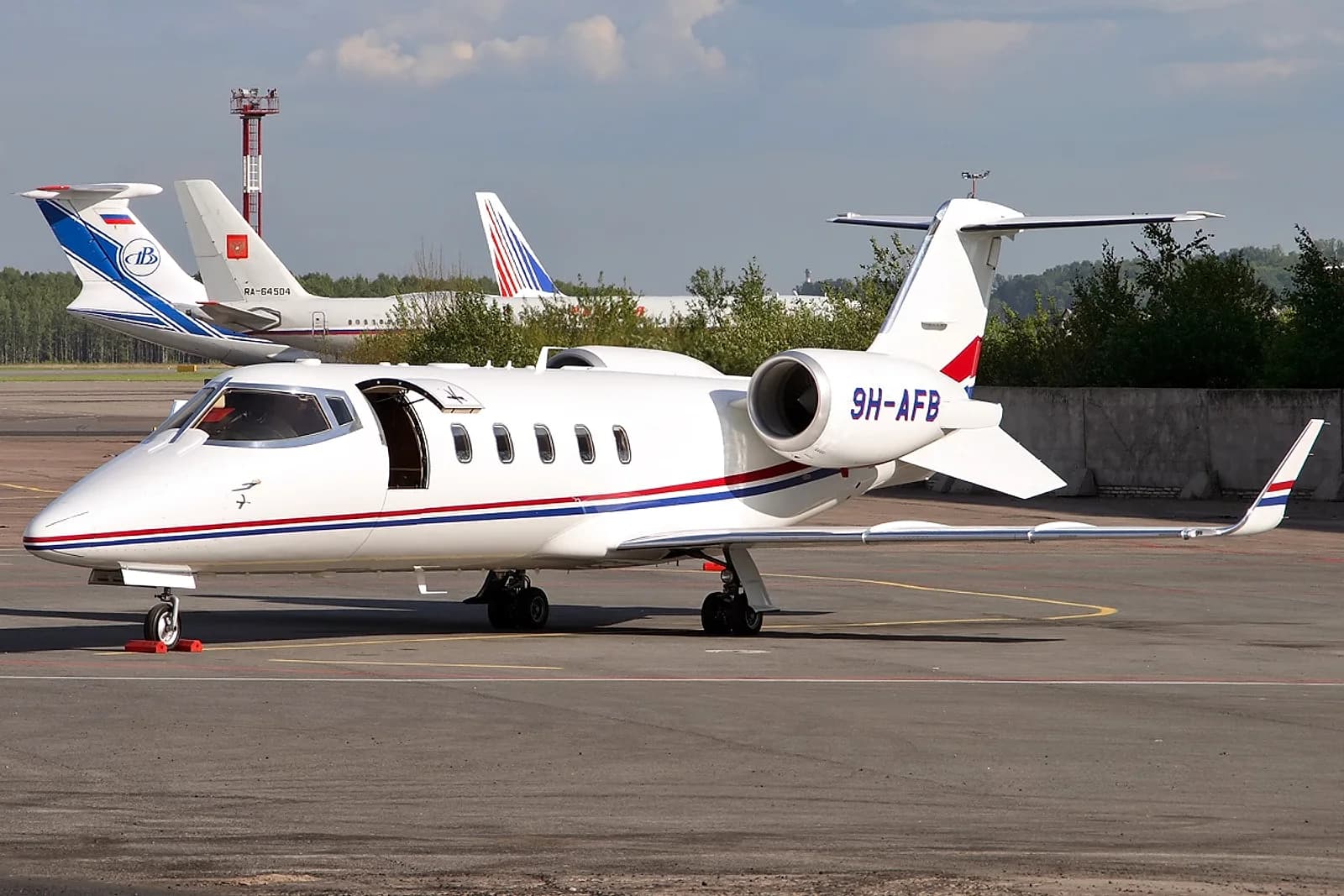 Learjet 60XR exterior